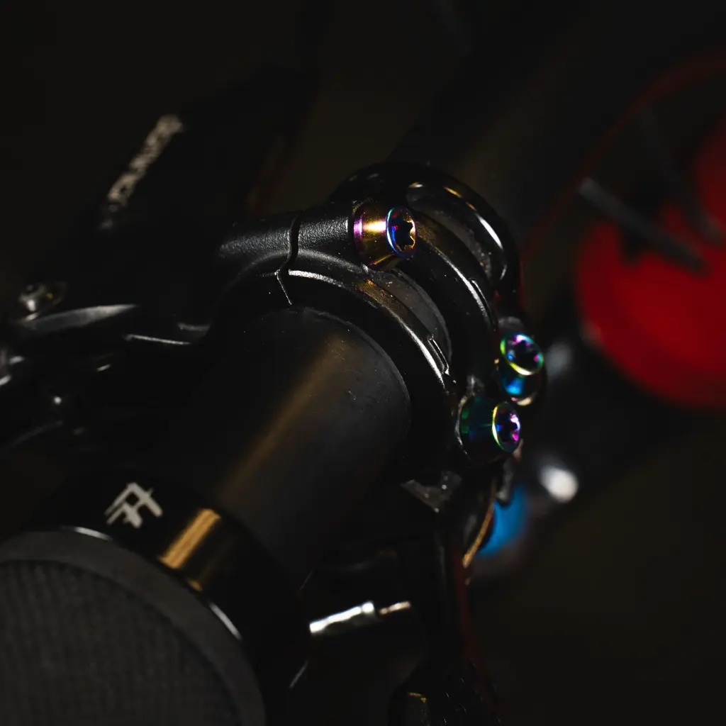 Ti Bolt M4x18 T25-18.webp