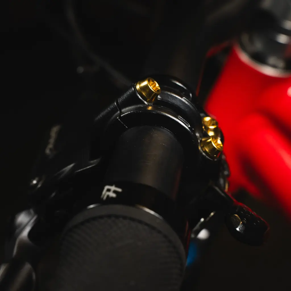 Ti Bolt M4x18 T25-10.webp