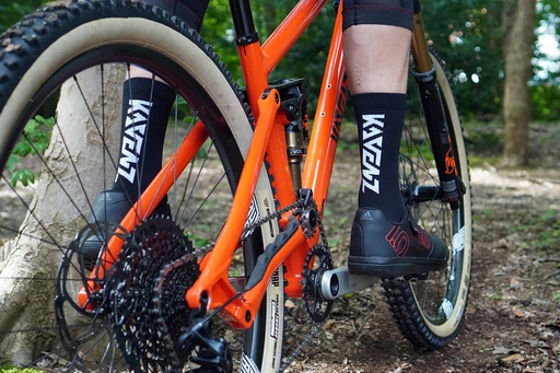 Kavenz Crew Socks Black and White